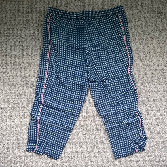 Victoria's Secret Capri Pajama Pants - Picture 2 of 3